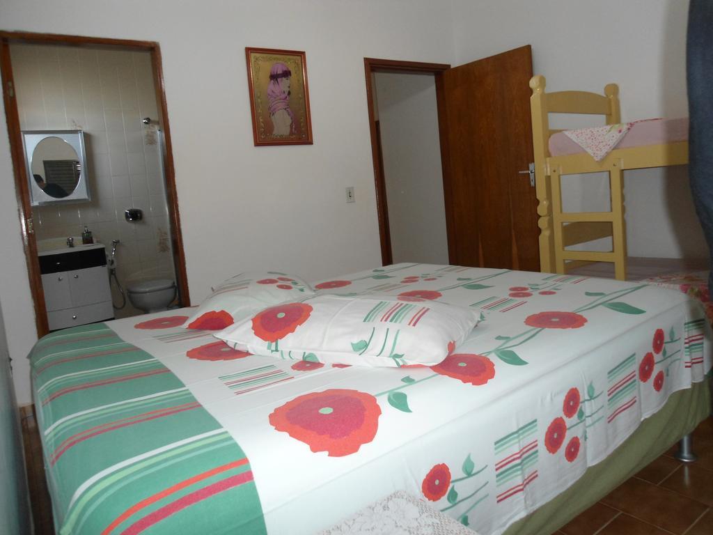 Casa Temporada Gratao 06 Min Dos Parques Thermas Olimpia Room photo